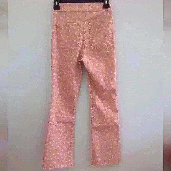 💥Host Pick💥 ZARA | Peachy/Pink/Yellow Floral Ripped Hem Ankle Jeans - Picture 4 of 4